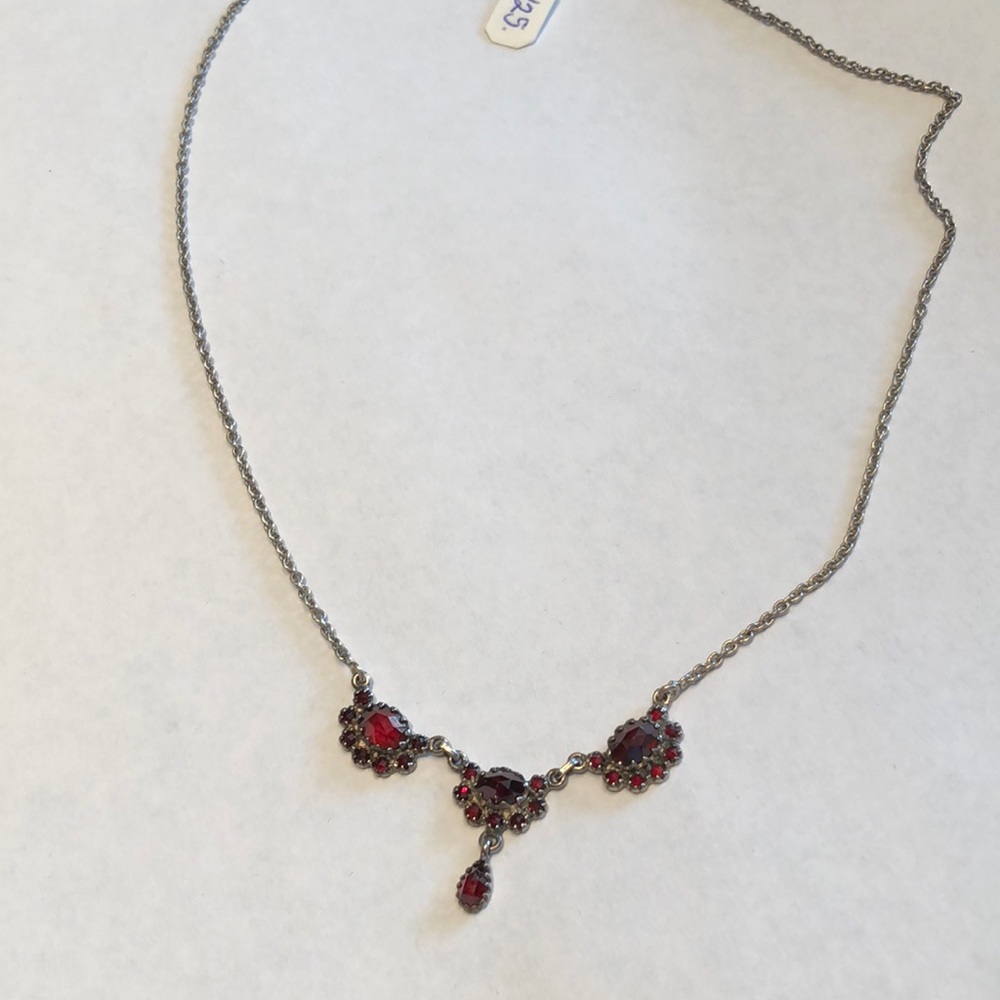 Silver garnet necklace